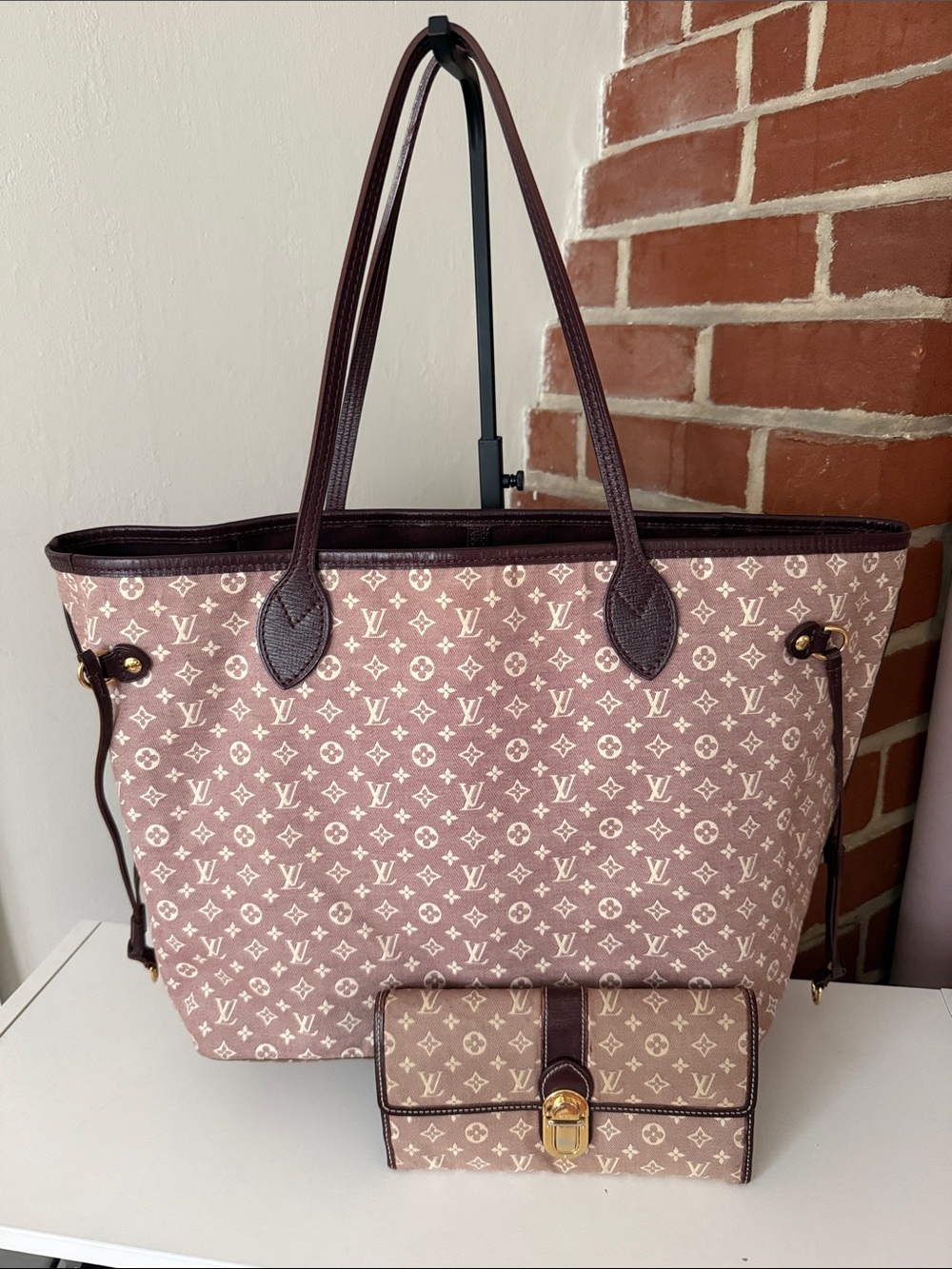 Authentic Louis Vuitton MM Neverfull in Monogram Idylle with Wallet - Rare!